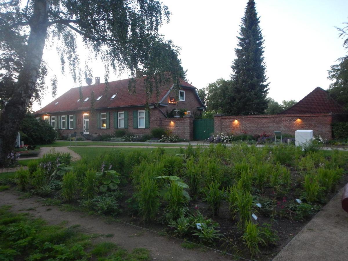 4 Sterne Wohnen "Zum Alten Forsthof" Am Schlosspark, App 3 "Wunnerbor" Eutin Exterior photo